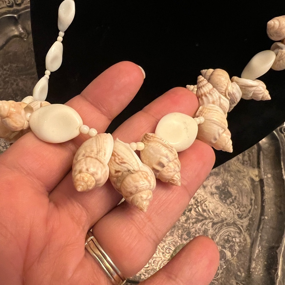 Miriam Haskell shell necklace - Picture 6 of 9